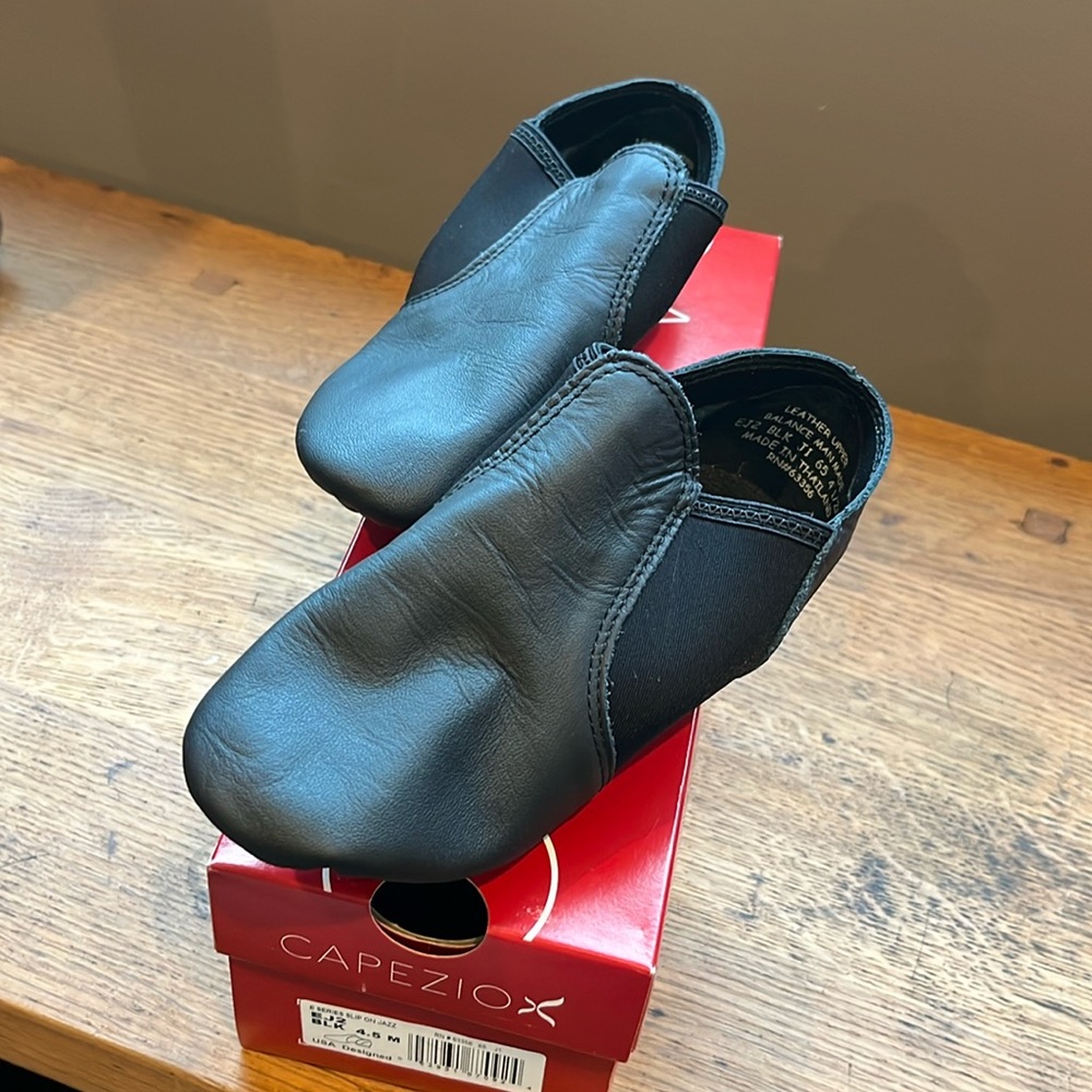 Capezio New in Original Box E Series Slip On Jazz Shoes